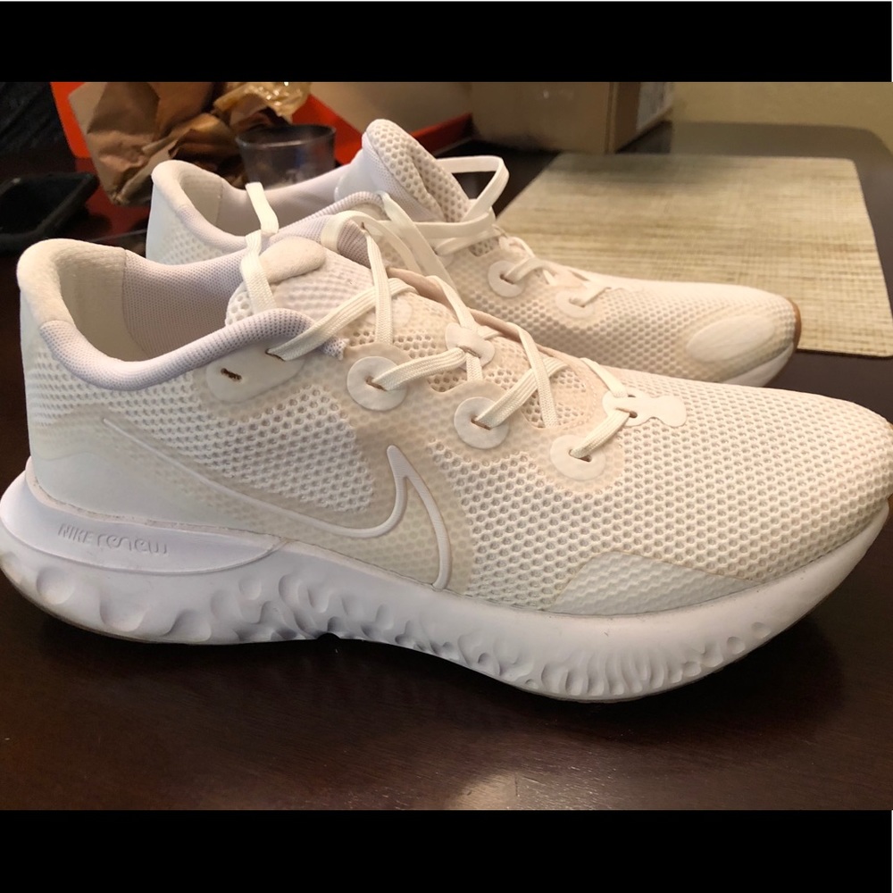 Nike renew white